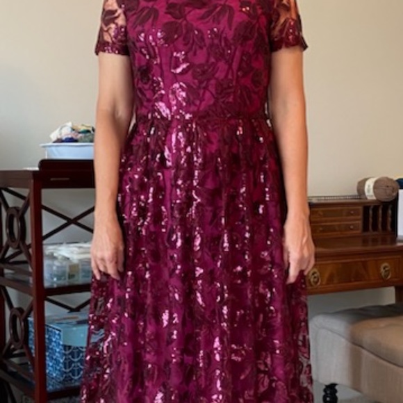 Tahari Formal-Evening Dress, Sequin,  Fuchsia  / Magenta, NWT Size 10 - Picture 1 of 8